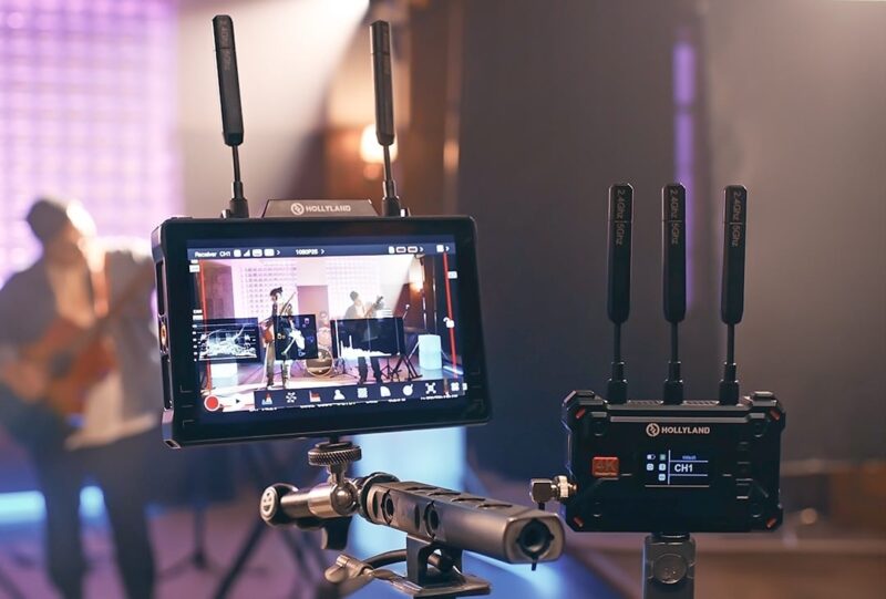 Hollyland Pyro 7 Wireless Transceiver Monitor - Image 2
